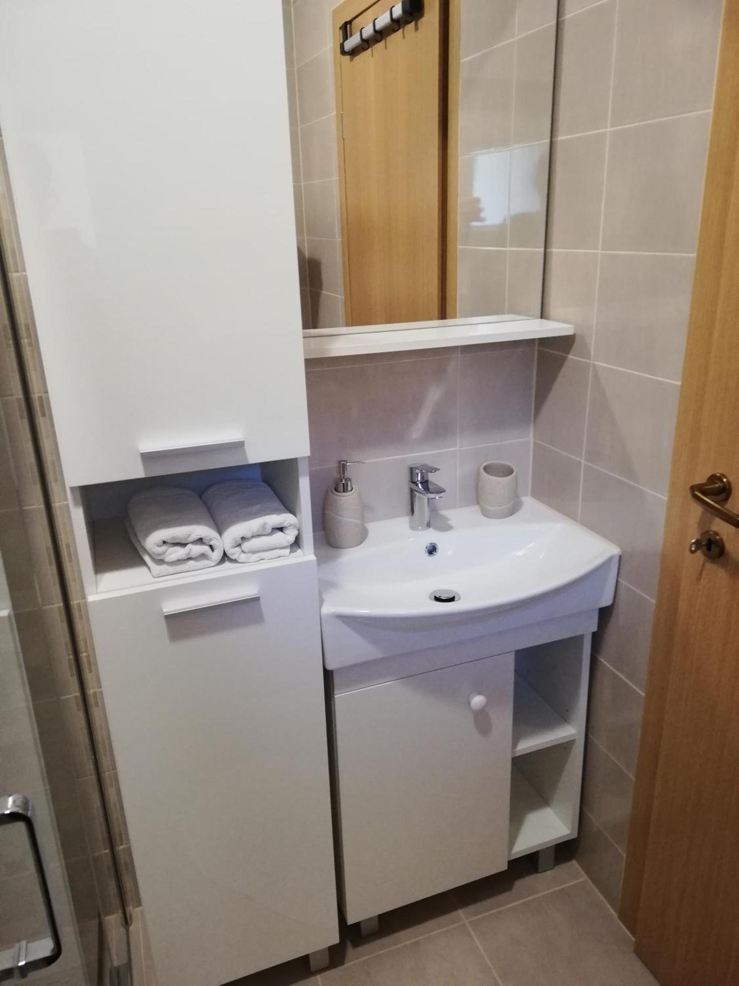 Guesthouse Vesna 塞尼 外观 照片